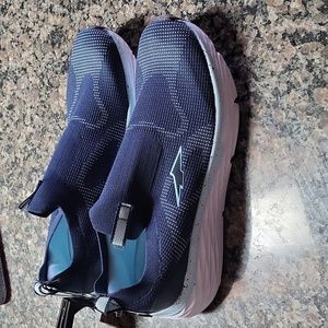 Avia WOmens Wide With Athletic fabric expandable navy & light blue gym shoe new
